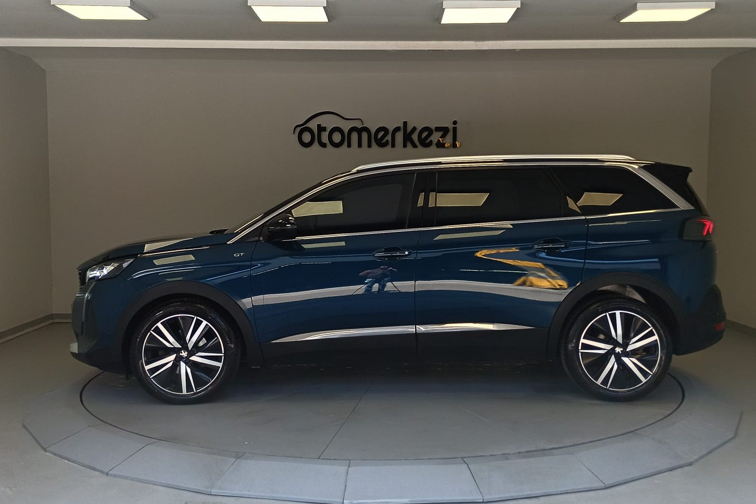 PEUGEOT 5008 16